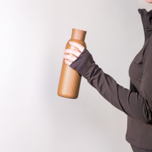 Sagaform Tekla Bouteille en acier avec bouchon poussoir (recyclé) 500 ml 34
