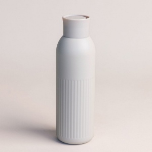 Sagaform Tekla Bouteille en acier avec bouchon poussoir (recyclé) 500 ml 41
