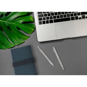 DOOLI. Stylo à bille en acier inoxydable (53 % recyclé), avec corps brillant 3