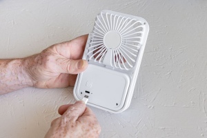 Ventilateur de bureau en plastique recyclé RCS Aervina 25