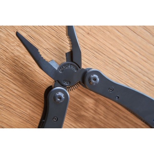 Pince multifonction en aluminium noir Ariane 15