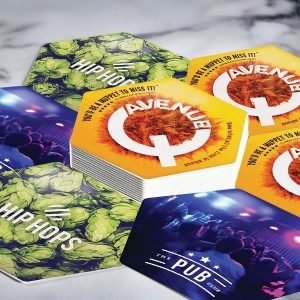 Tapis à bière de forme hexagonale