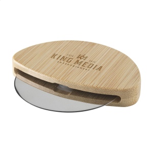 Ce coupe-pizza combine une lame tranchante en acier inoxydable et un manche ergonomique en bambou élégant 3