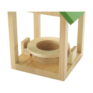 Charmante mangeoire à oiseaux de la marque Rackpack, fabriquée en bois de pin certifié FSC 100% et équipée d'une table et de deux chaises 5
