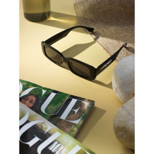 Lunettes de soleil au design original 8