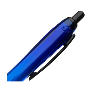 Stylo à bille à encre bleue avec corps coloré translucide, zone de préhension antidérapante, embout en caoutchouc, clip en métal et accents noires. 41