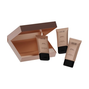 Paquet-boîte avec trois produits de soin au parfum Gracious. Contenu : 3