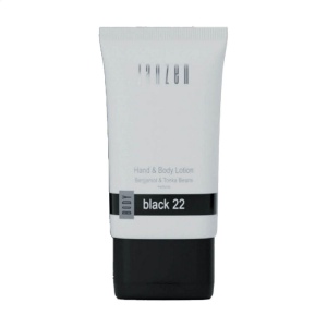 Coffret avec deux produits de soin au parfum Black 22 de la marque JANZEN. Contenu : 6