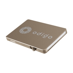 Ce protecteur de carte MagSafe en aluminium peut contenir jusqu'à 7 cartes et dispose d'une protection RFID, d'un verrouillage supplémentaire et d'un mécanisme coulissant 8