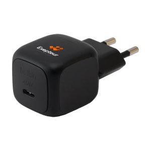 Chargeur USB-C compact avec port USB-C 45 W et boîtier en plastique recyclé