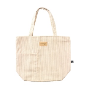 Sac de plage à longues anses, fermeture à glissière, une poche zippée à l'intérieur et deux poches plaquées à l'extérieur 9