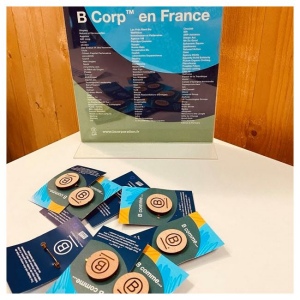 Badge Tourond aimant taille M gravé avec carte 4