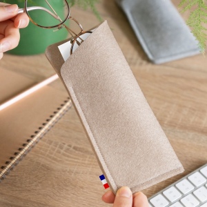 Etui à lunettes en feutrine végétale, personnalisée par transfert quadrichromique, avec étiquette informative 3