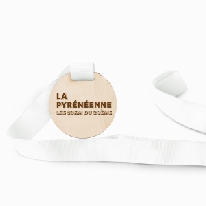 Médaille en bois gravée sans carte