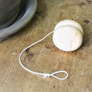 Yoyo en bois gravé 7