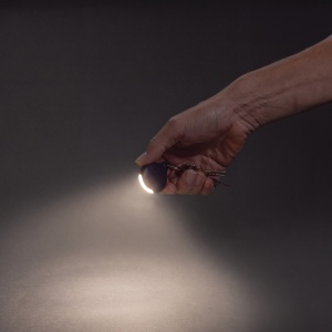 Localisateur rechargeable avec lampe Urban Vitamin Aptos 14