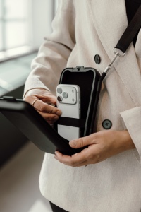 Étui de voyage rigide Swiss Peak OSLO RCS pour smartphone 10
