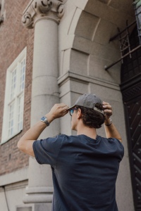 Casquette à 6 panneaux en coton sergé bicolore BEAU AWARE™ 24