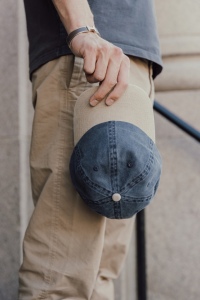 Casquette à 6 panneaux en coton sergé bicolore BEAU AWARE™ 44