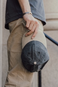 Casquette à 6 panneaux en coton sergé bicolore BEAU AWARE™ 13
