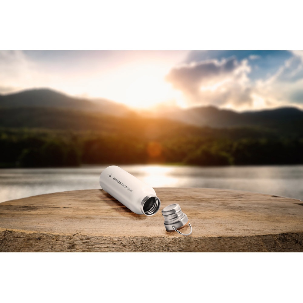 RAGNAR. Bouteille en acier inoxydable (36% recyclée) avec double parois sous vide 570 mL 11