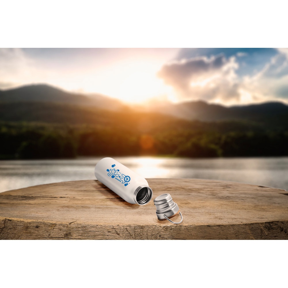 RAGNAR. Bouteille en acier inoxydable (36% recyclée) avec double parois sous vide 570 mL 12