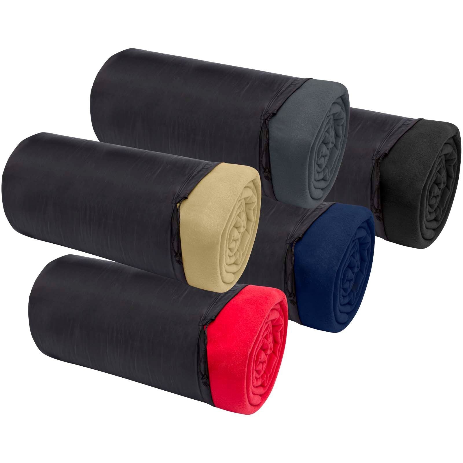 La couverture à carreaux unie Huggy est composée à 100 % de polaire 200 g/m², une matière douce et confortable qui fournit rapidement la chaleur nécessaire et retient la chaleur corporelle. 31