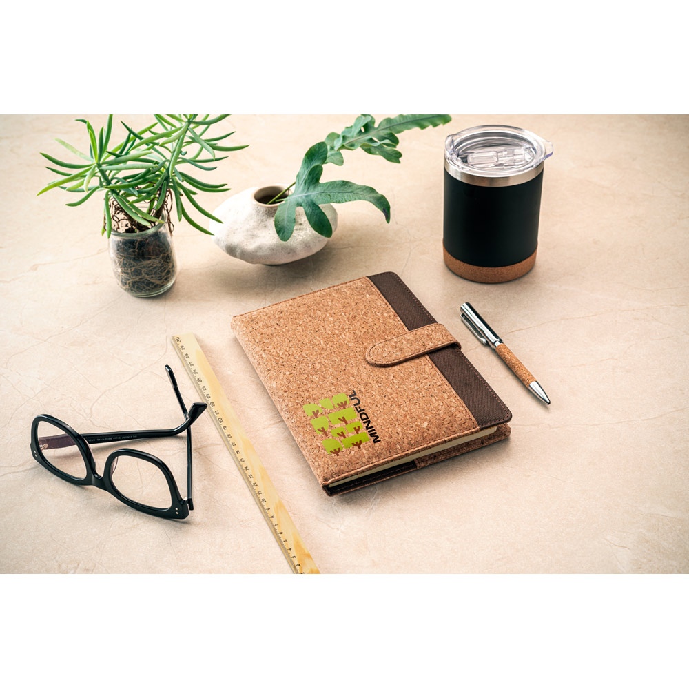 FIELDING. Classeur A5 en liège et polyester recyclé (100 % rPET) avec bloc-notes amovible 4
